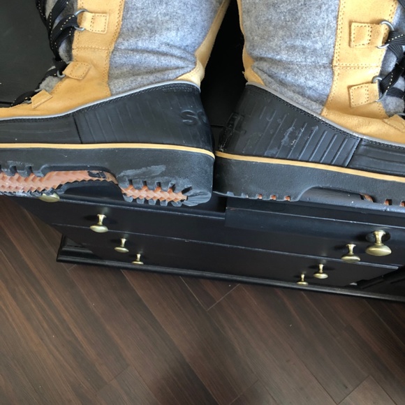 Sorel boots - Picture 3 of 3